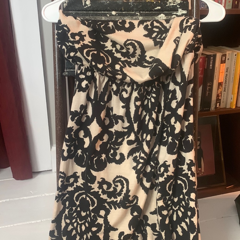 Victorian romance meets strapless maxi dress.